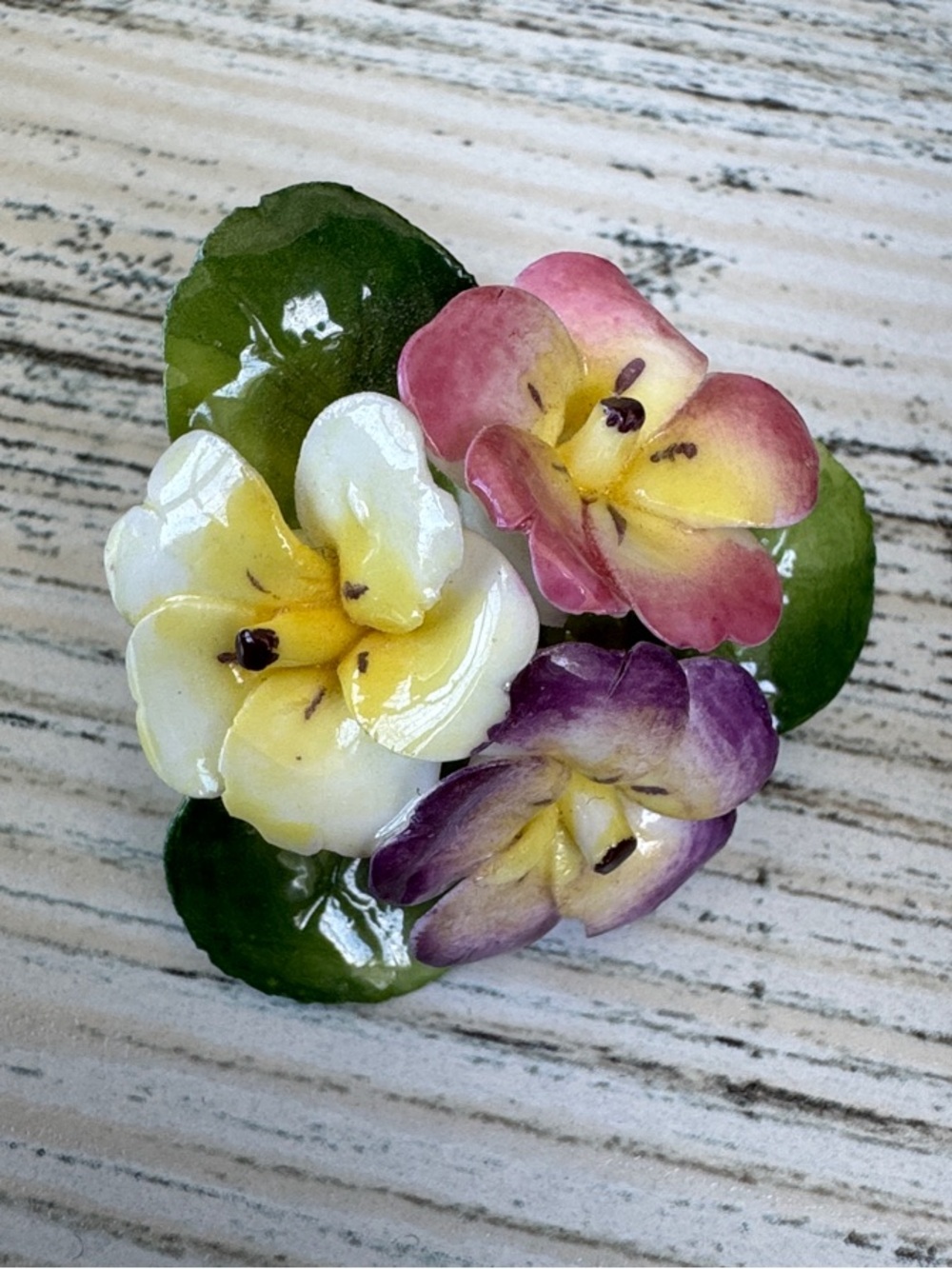 EUC Vintage Cara China Pansy Floral Brooch